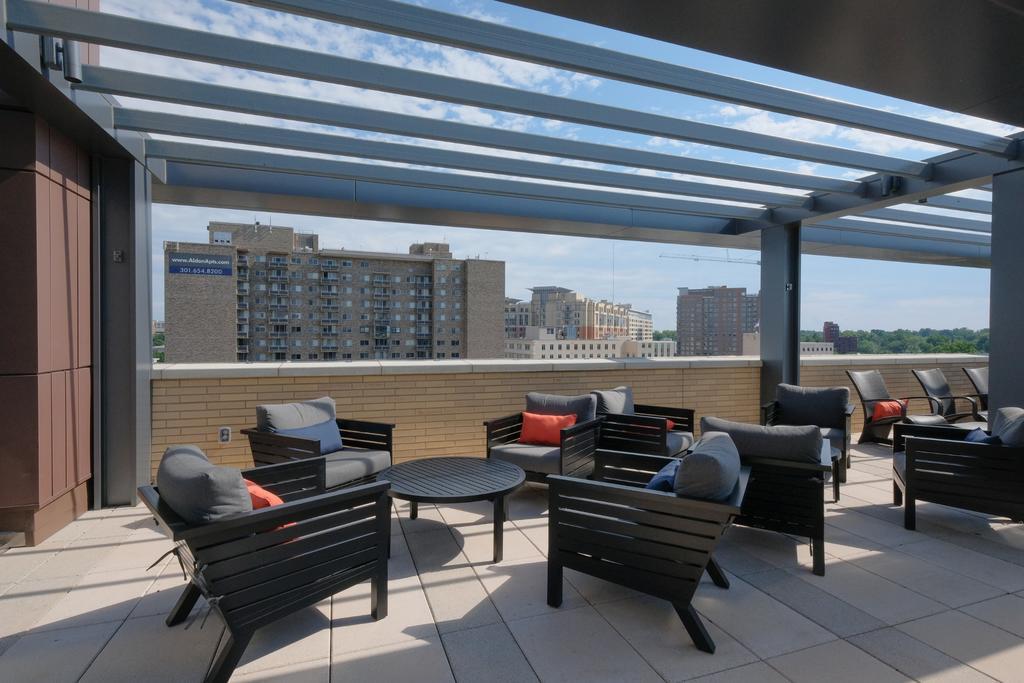 Global Luxury Suites In Downtown 贝塞斯达 外观 照片