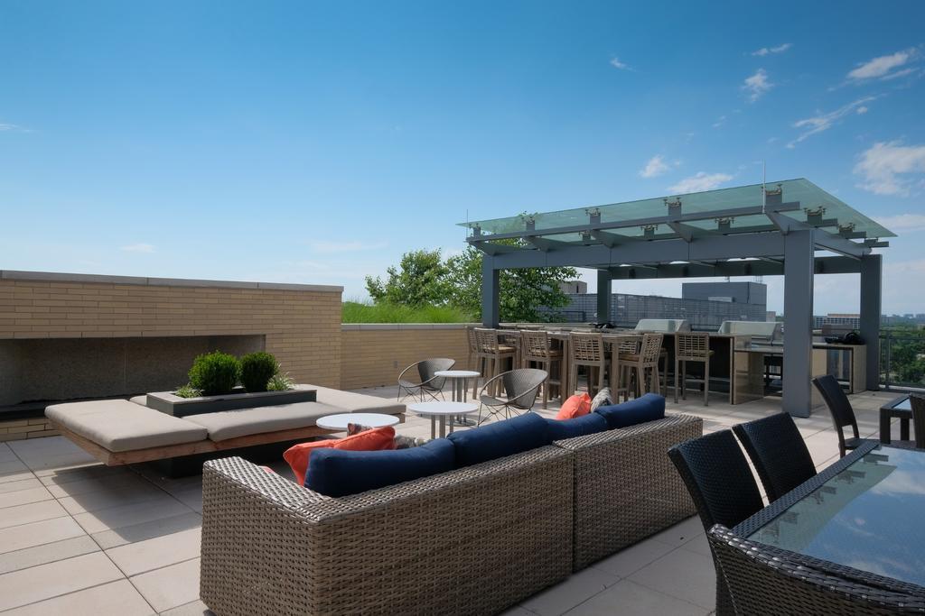 Global Luxury Suites In Downtown 贝塞斯达 外观 照片