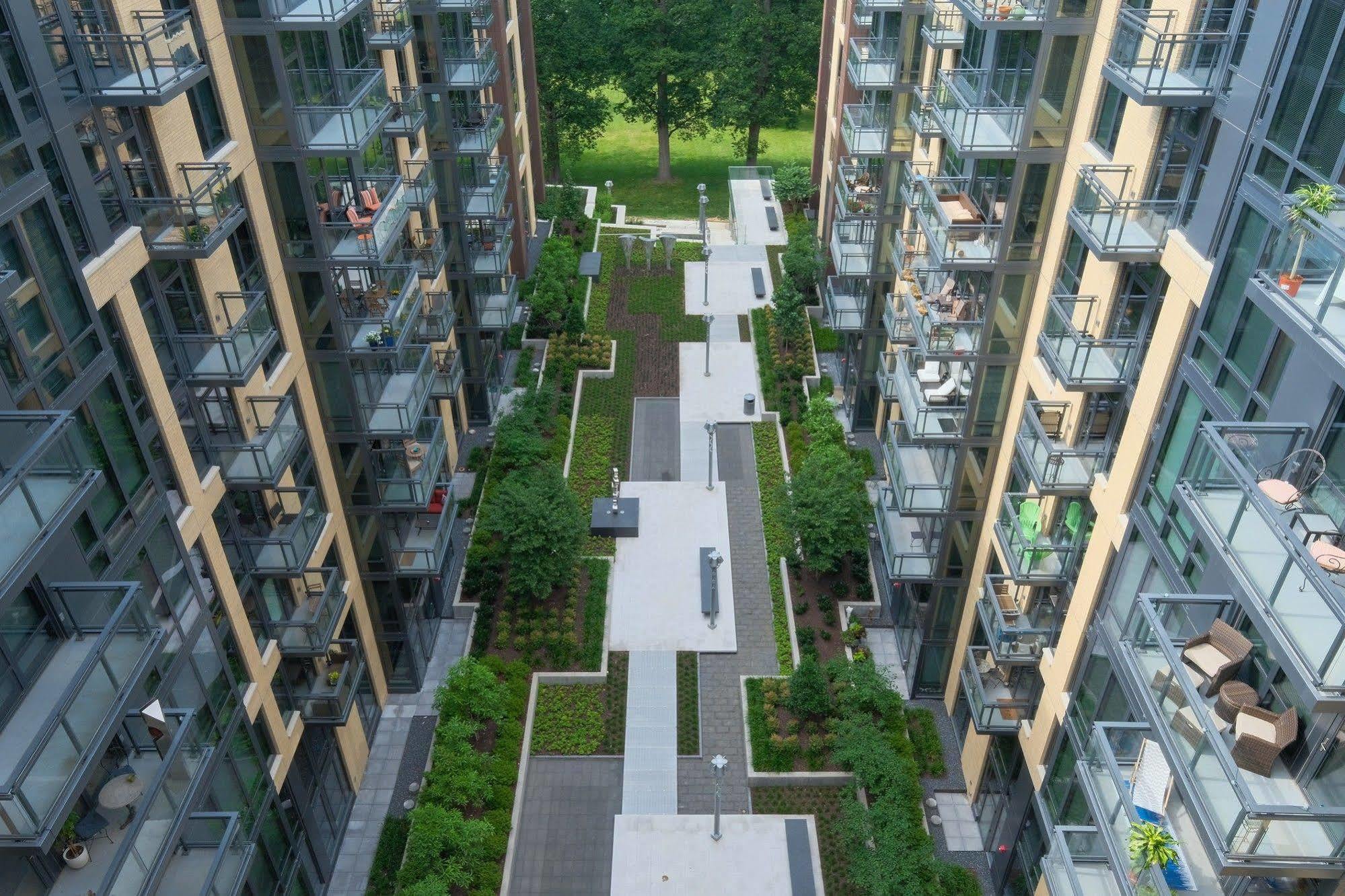 Global Luxury Suites In Downtown 贝塞斯达 外观 照片