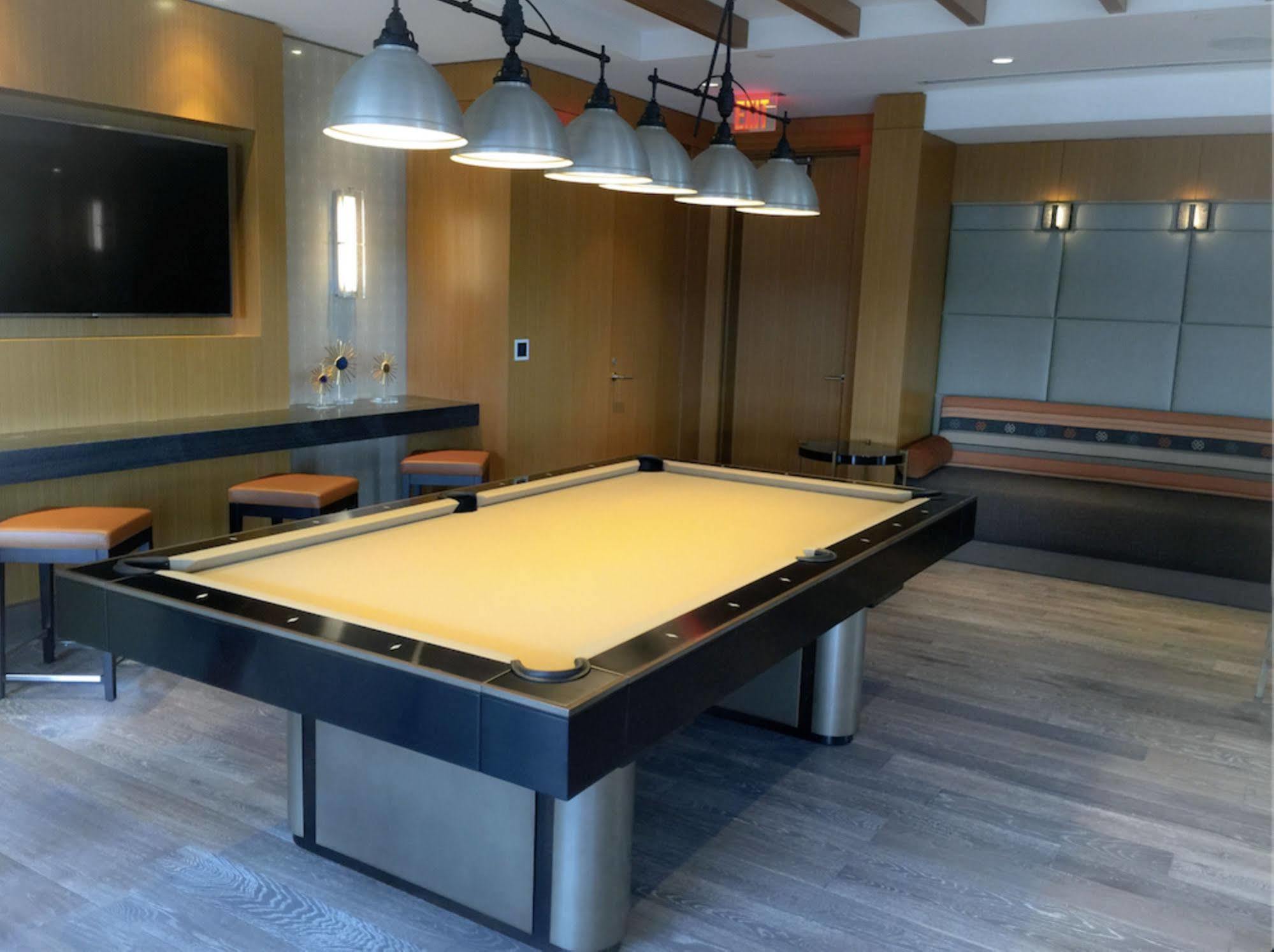 Global Luxury Suites In Downtown 贝塞斯达 外观 照片