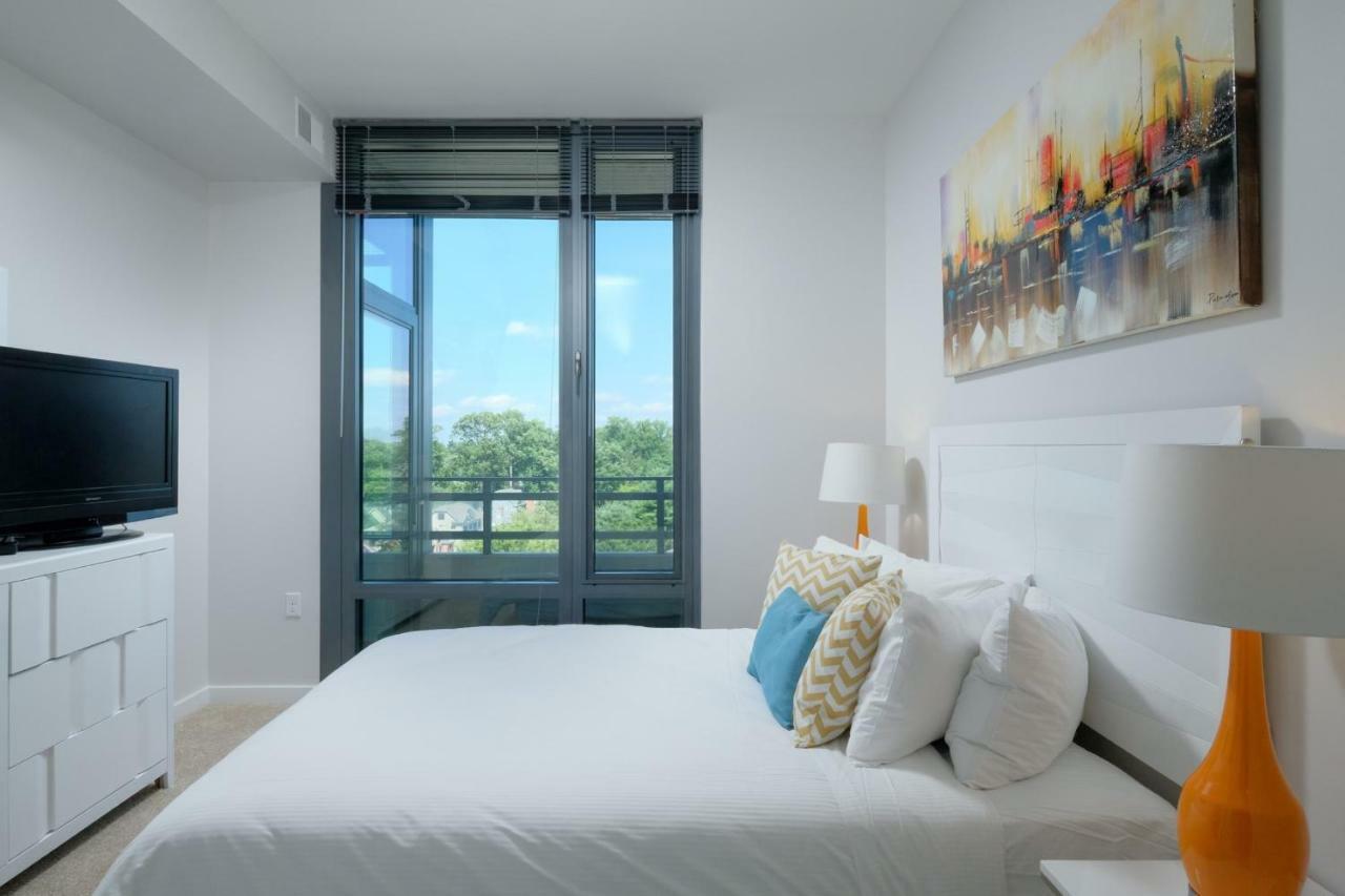 Global Luxury Suites In Downtown 贝塞斯达 外观 照片
